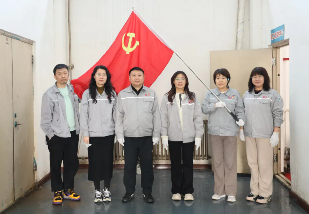 奥克集团党委组织开展改善环境卫生志愿服务活动